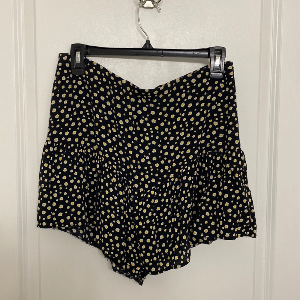Zara printed daisy skort